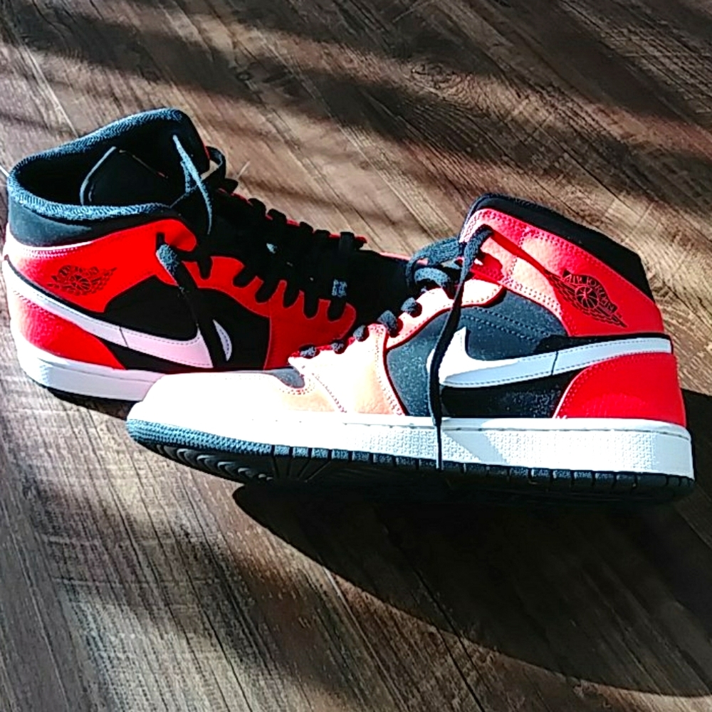 Air Jordan 1 Retro Mid Infrared 23